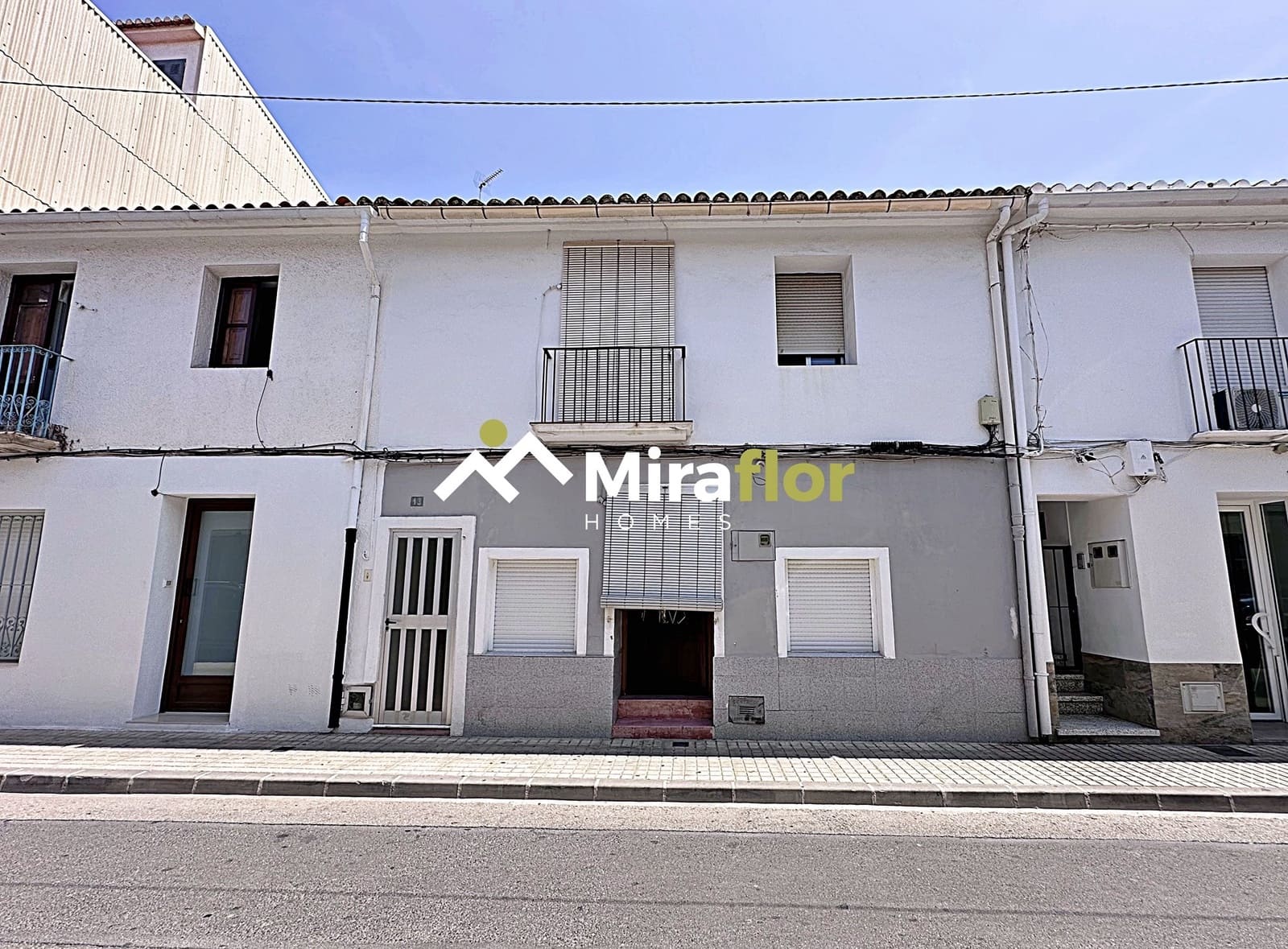 3 bedroom Townhouse for sale in Denia - € 160,000 (Ref: 9136172)