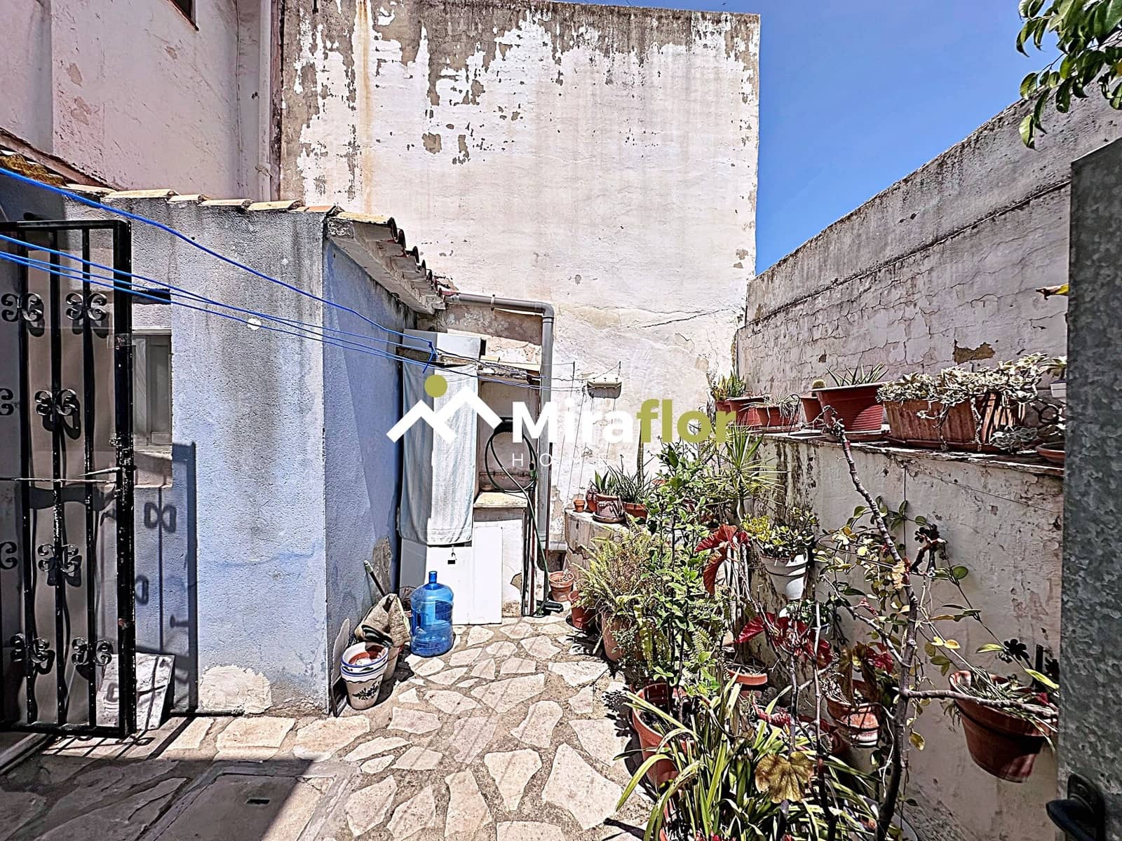 3 bedroom Townhouse for sale in Denia - € 160,000 (Ref: 9136172)