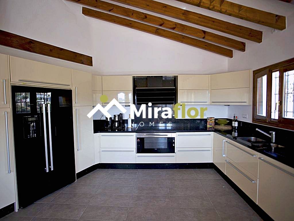 4 soveværelse Villa til salg i Monte Pego med swimmingpool - € 780.000 (Ref: 9149174)