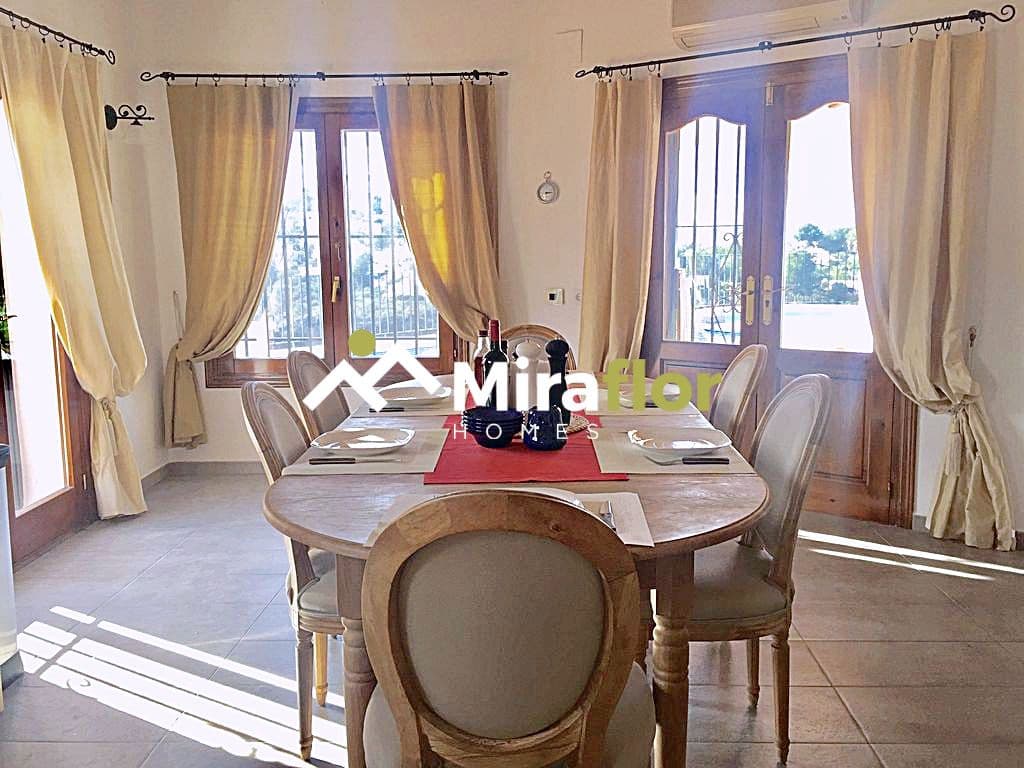 4 soveværelse Villa til salg i Monte Pego med swimmingpool - € 780.000 (Ref: 9149174)