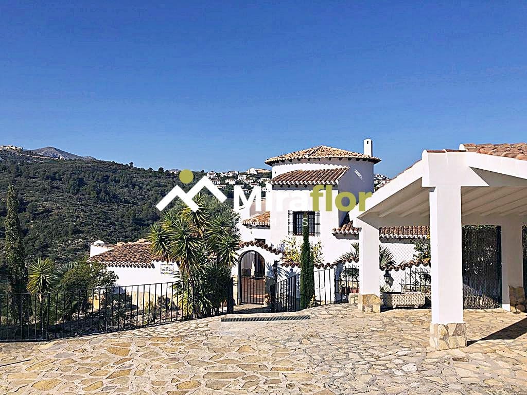 4 soveværelse Villa til salg i Monte Pego med swimmingpool - € 780.000 (Ref: 9149174)