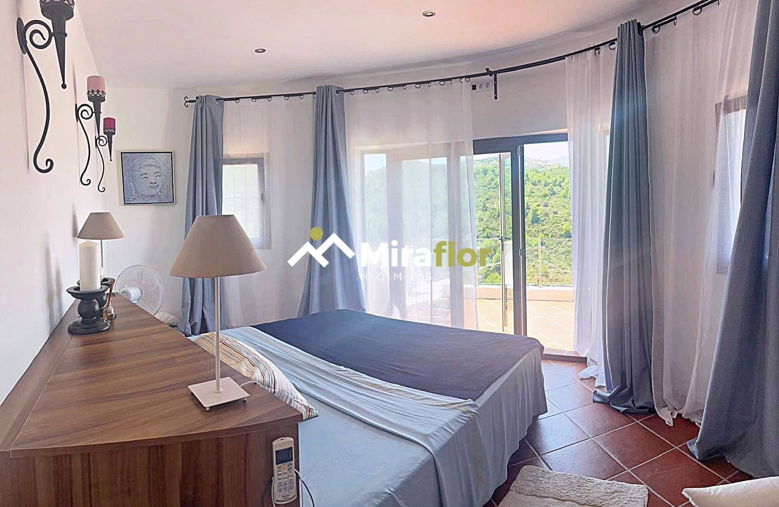 4 soveværelse Villa til salg i Monte Pego med swimmingpool - € 780.000 (Ref: 9149174)