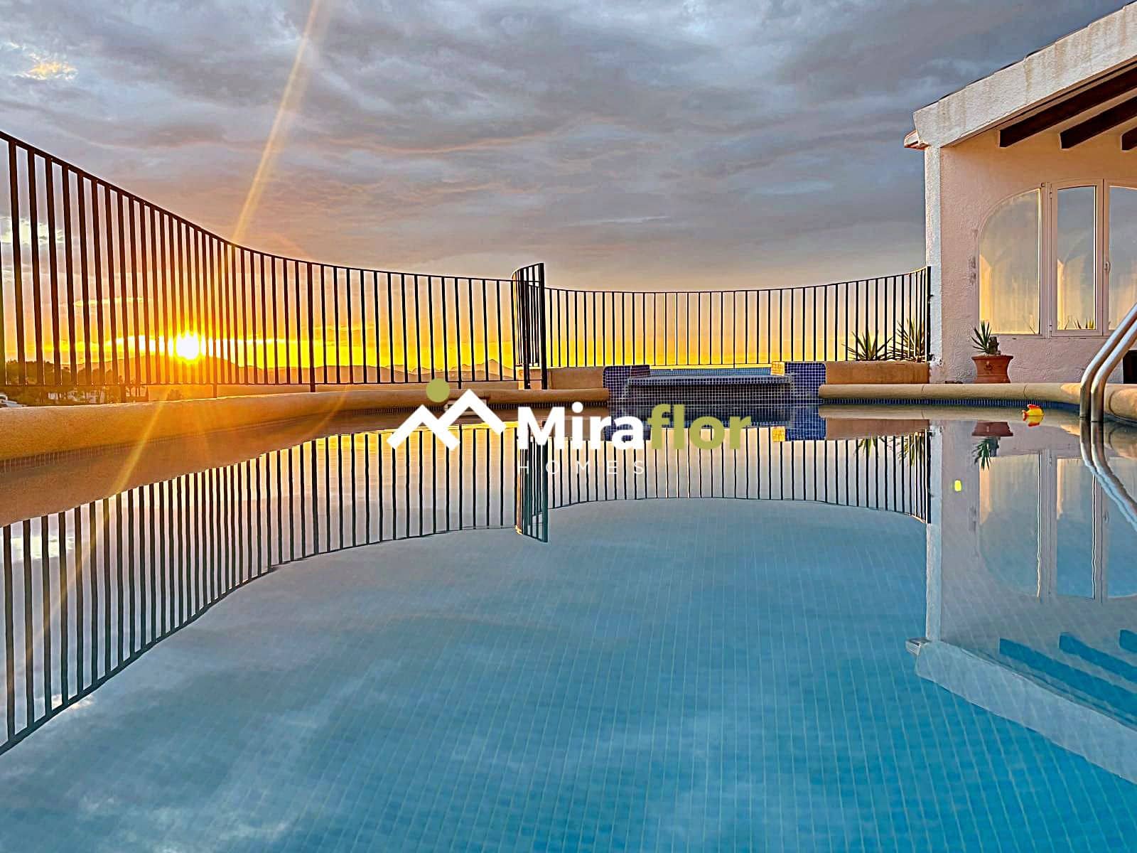 4 soveværelse Villa til salg i Monte Pego med swimmingpool - € 780.000 (Ref: 9149174)