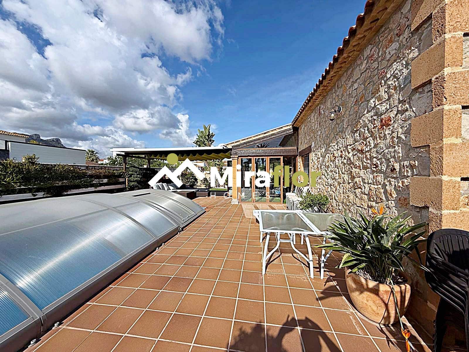 3 slaapkamer Villa te koop in Els Poblets met zwembad - € 1.050.000 (Ref: 9227189)