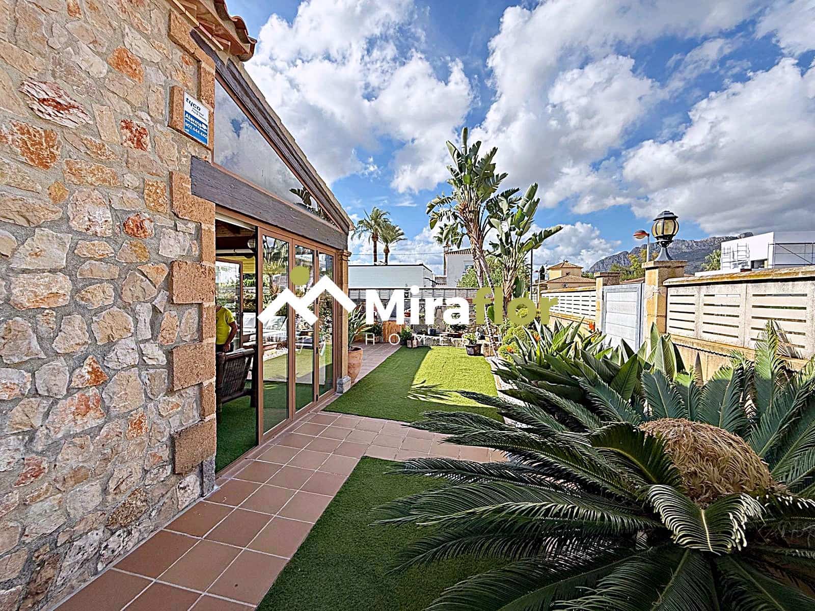 3 slaapkamer Villa te koop in Els Poblets met zwembad - € 1.050.000 (Ref: 9227189)