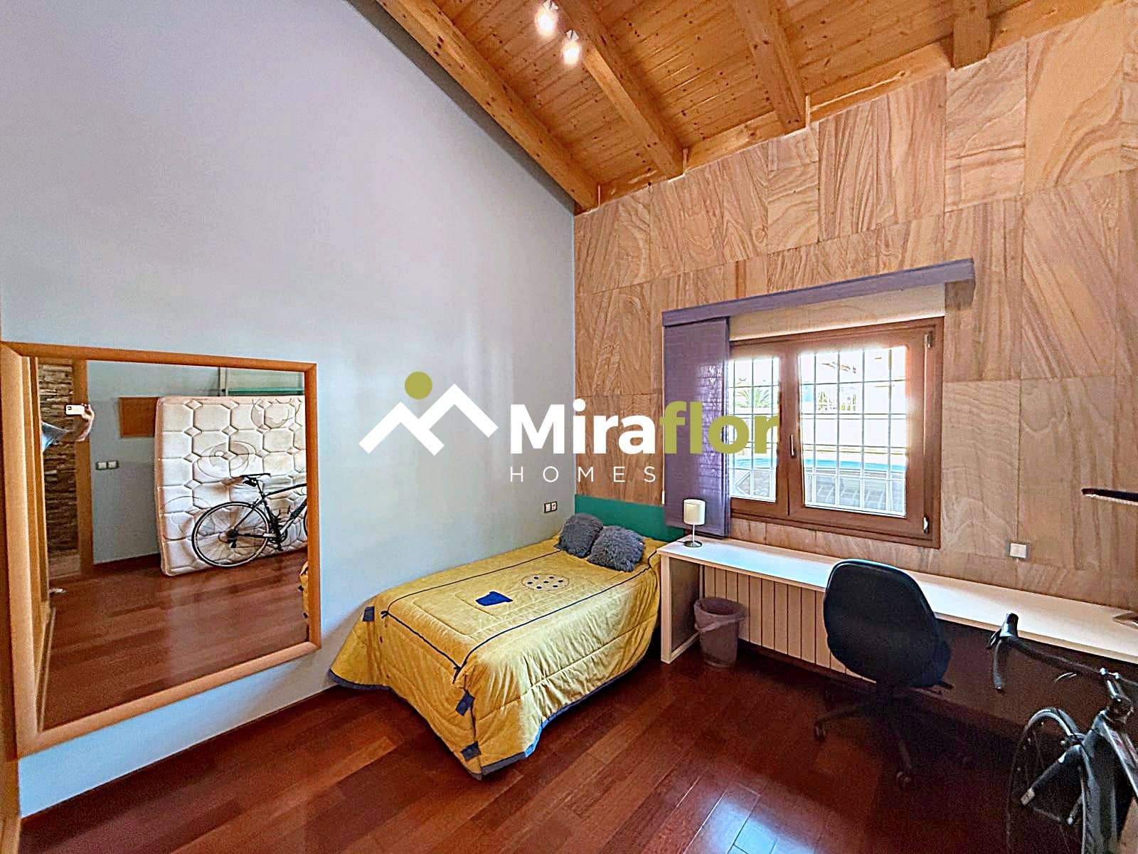 Chalet de 3 habitaciones en Els Poblets en venta con piscina - 1.050.000 € (Ref: 9227189)