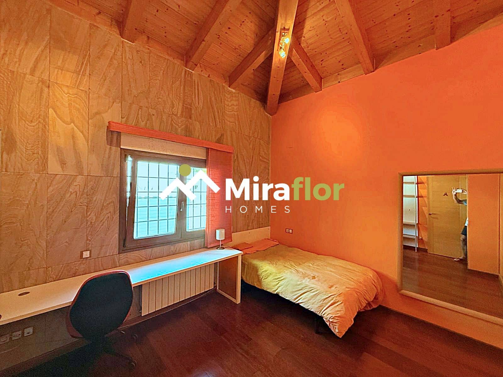 Chalet de 3 habitaciones en Els Poblets en venta con piscina - 1.050.000 € (Ref: 9227189)