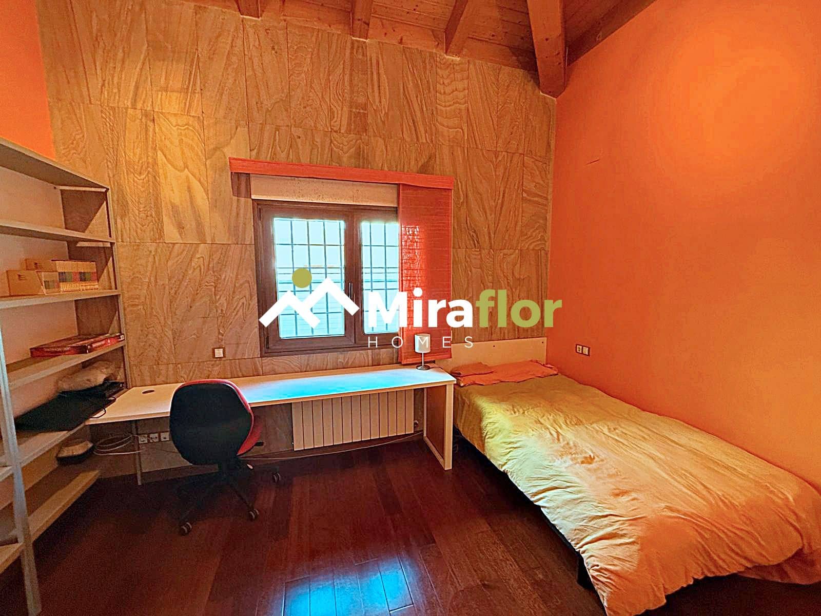 Chalet de 3 habitaciones en Els Poblets en venta con piscina - 1.050.000 € (Ref: 9227189)