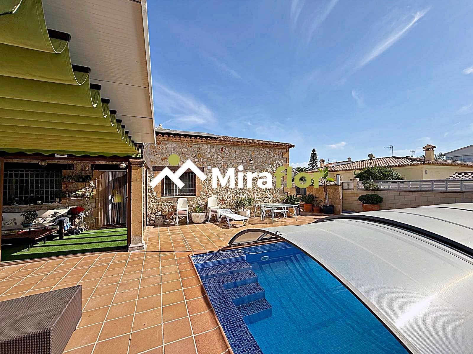 Chalet de 3 habitaciones en Els Poblets en venta con piscina - 1.050.000 € (Ref: 9227189)