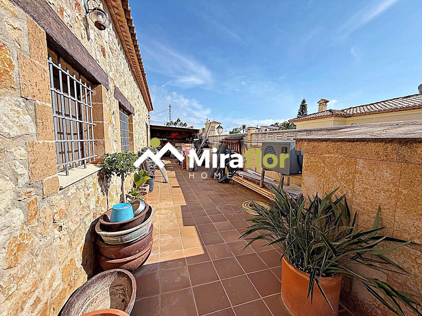 Chalet de 3 habitaciones en Els Poblets en venta con piscina - 1.050.000 € (Ref: 9227189)