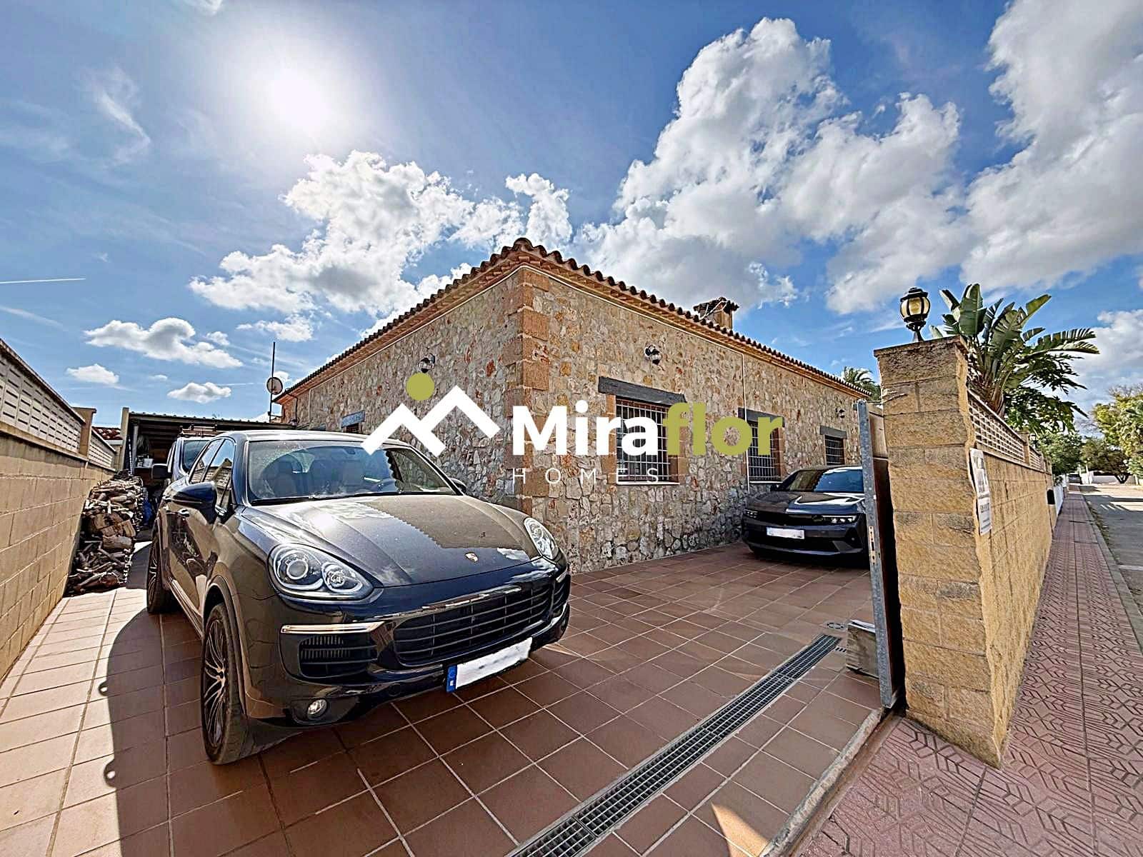 Chalet de 3 habitaciones en Els Poblets en venta con piscina - 1.050.000 € (Ref: 9227189)