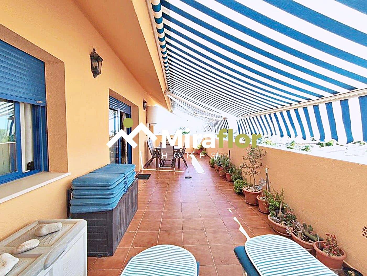 2 slaapkamer Penthouse te koop in Denia met zwembad - € 330.000 (Ref: 9228465)