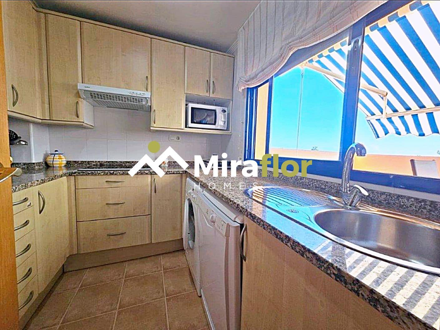 2 slaapkamer Penthouse te koop in Denia met zwembad - € 330.000 (Ref: 9228465)