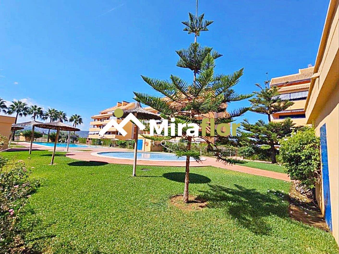 2 slaapkamer Penthouse te koop in Denia met zwembad - € 330.000 (Ref: 9228465)