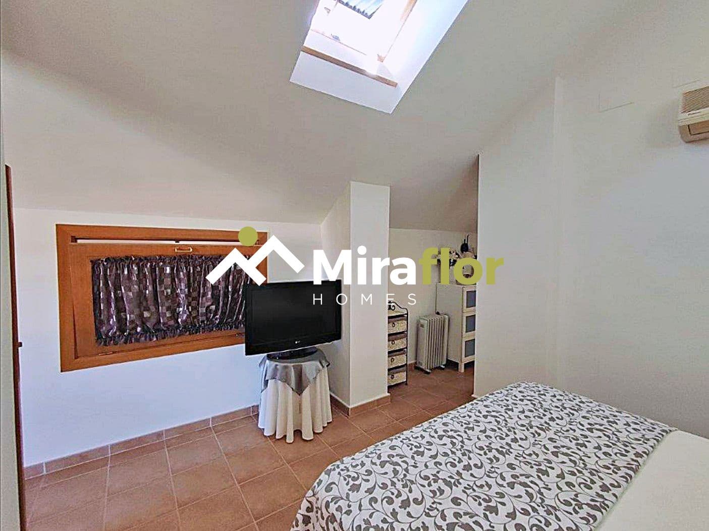 2 bedroom Penthouse for sale in Denia with pool - € 330,000 (Ref: 9228465)