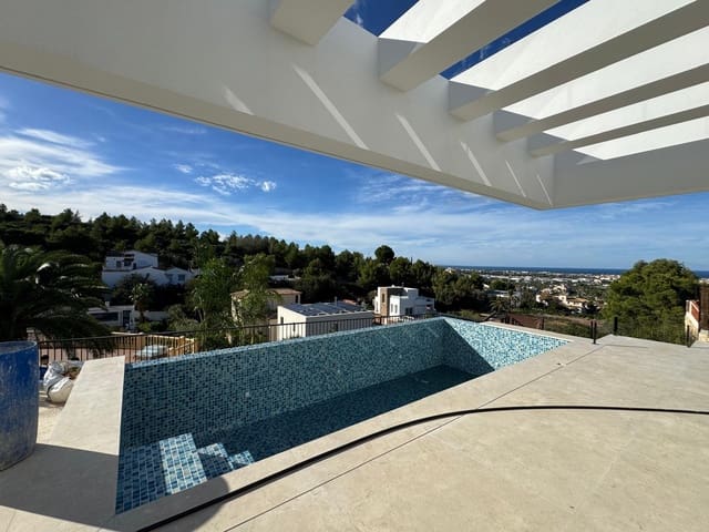 4 slaapkamer Villa te koop in Dénia met zwembad - € 1.550.000 (Ref: 9257071)