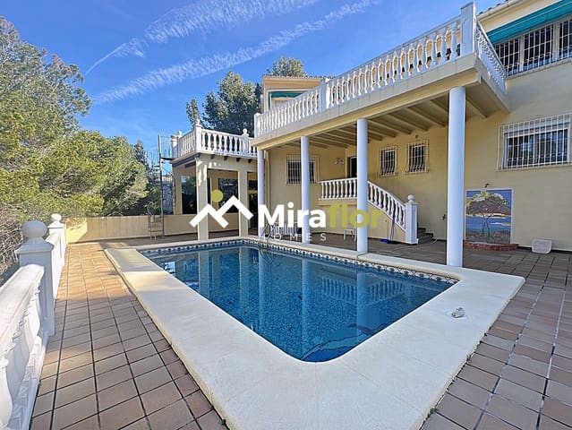 4 Zimmer Villa zu verkaufen in Dénia mit Pool - 590.000 € (Ref: 9257083)