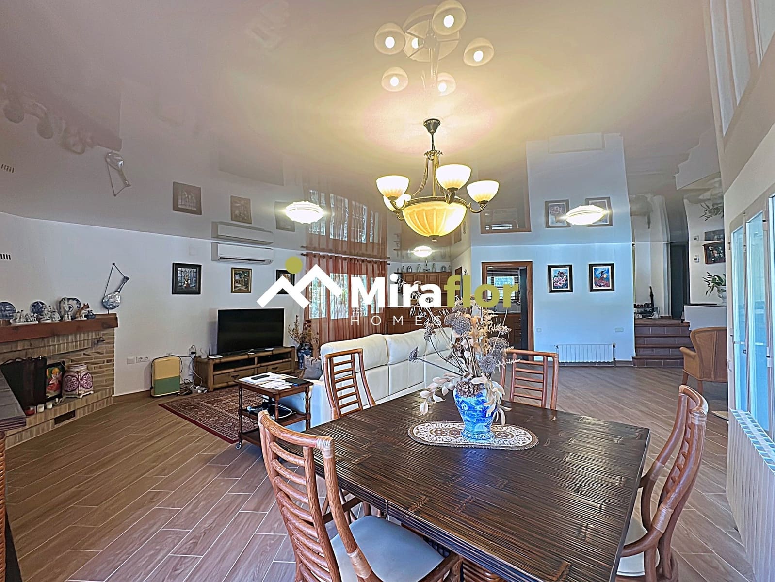 4 Zimmer Villa zu verkaufen in Denia mit Pool - 590.000 € (Ref: 9257083)