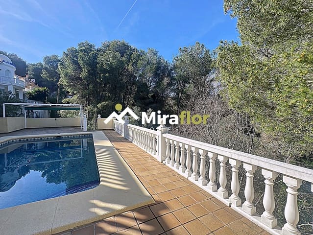4 Zimmer Villa zu verkaufen in Dénia mit Pool - 590.000 € (Ref: 9257083)