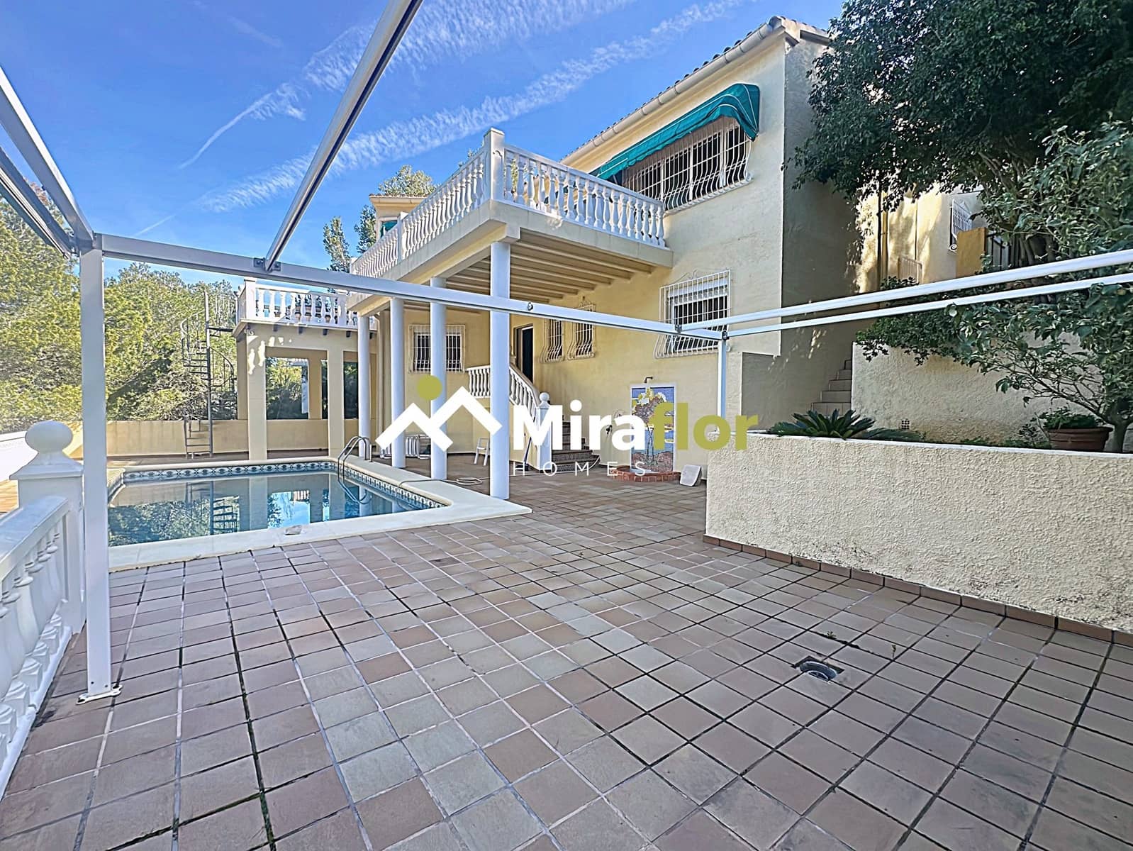 4 Zimmer Villa zu verkaufen in Denia mit Pool - 590.000 € (Ref: 9257083)