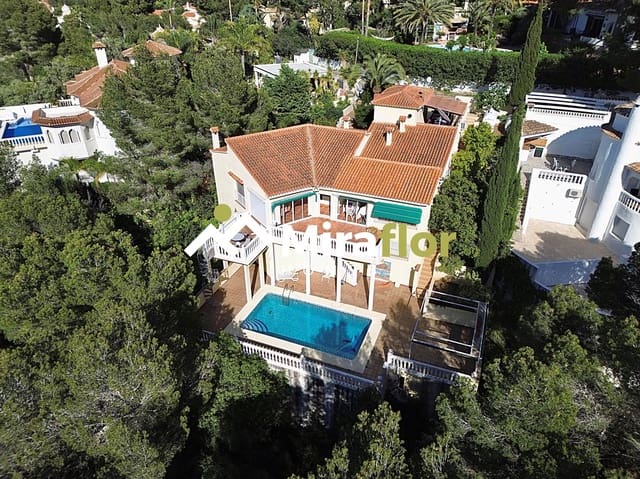 4 Zimmer Villa zu verkaufen in Dénia mit Pool - 590.000 € (Ref: 9257083)