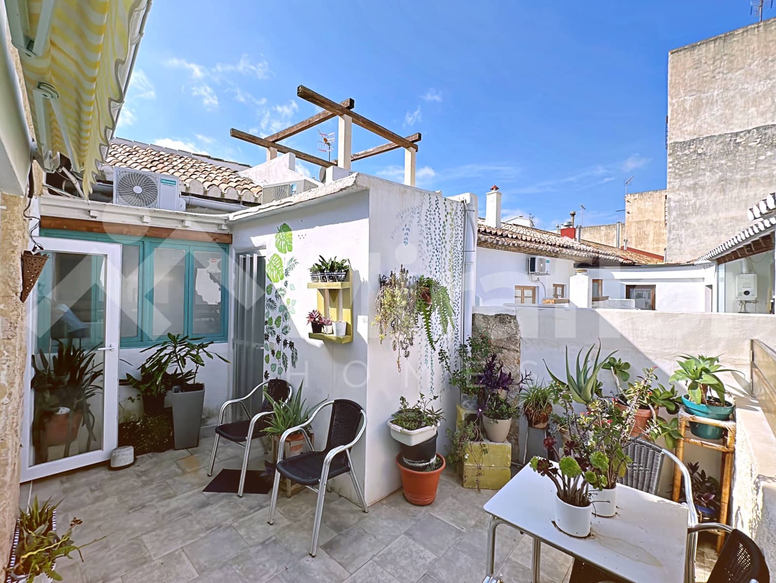4 bedroom Townhouse for sale in Denia with garage - € 398,000 (Ref: 9296732)
