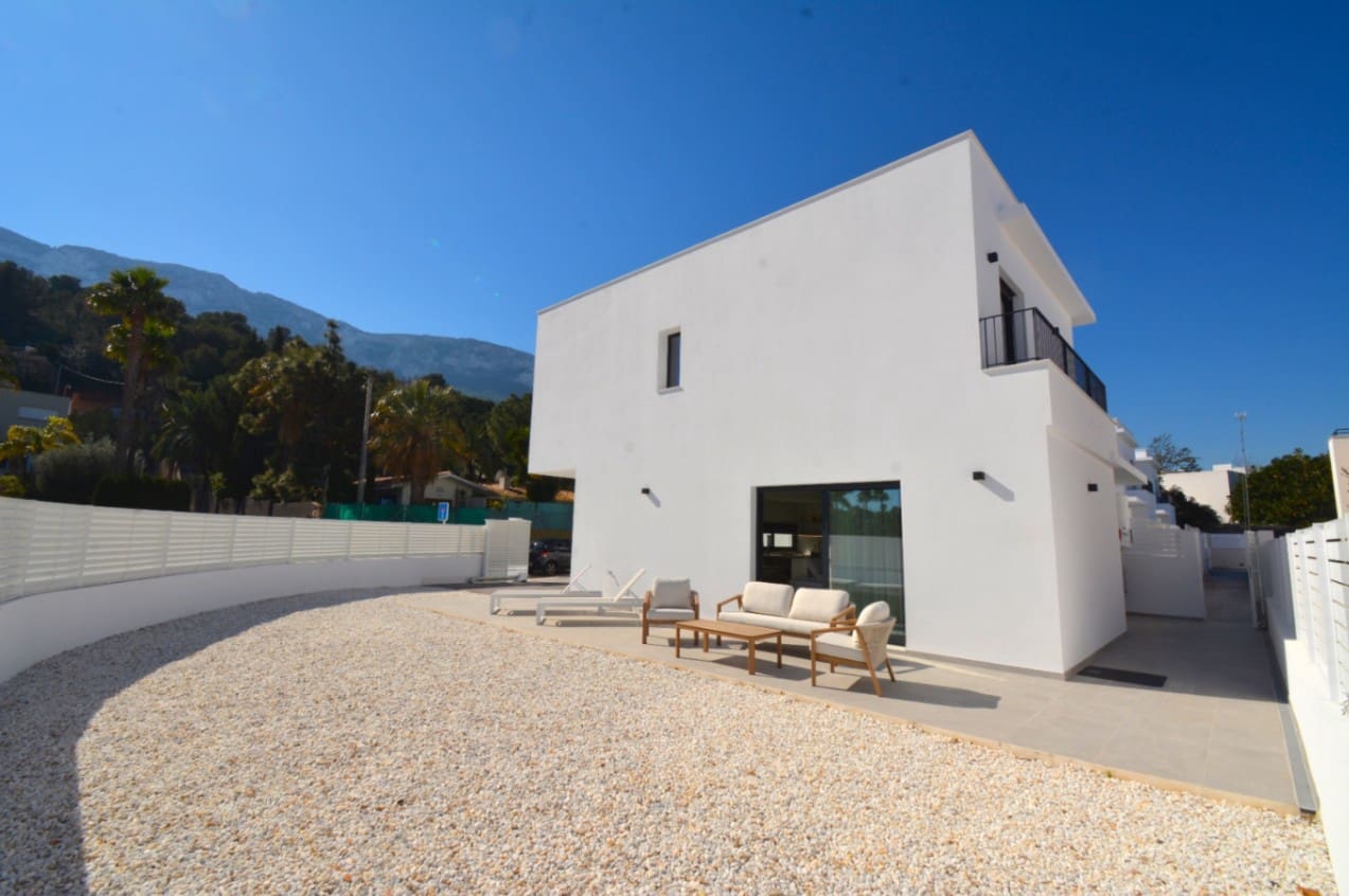 3 bedroom Villa for sale in Denia - € 695,000 (Ref: 9419504)