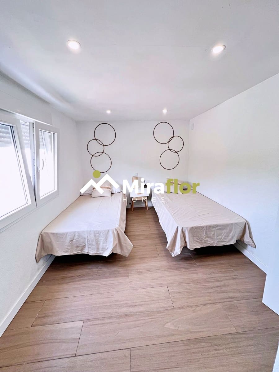 4 bedroom Villa for sale in Denia with pool - € 480,000 (Ref: 9540955)