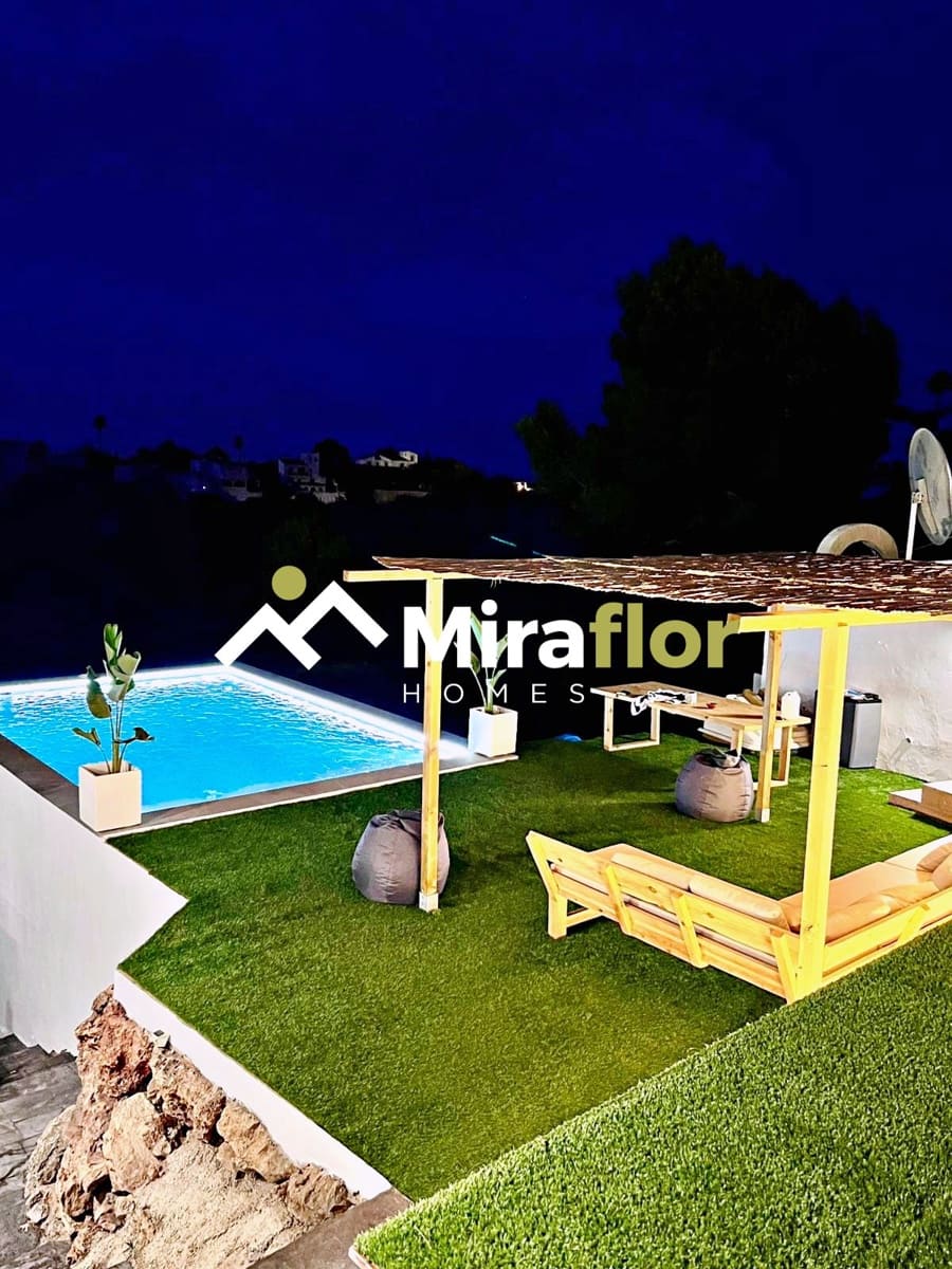 4 bedroom Villa for sale in Denia with pool - € 480,000 (Ref: 9540955)