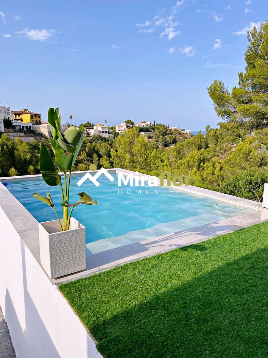 4 bedroom Villa for sale in Denia with pool - € 480,000 (Ref: 9540955)