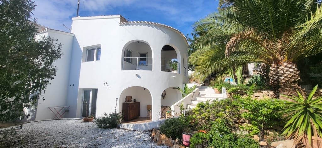 Chalet de 3 habitaciones en Dénia en venta con piscina - 628.000 € (Ref: 9543145)