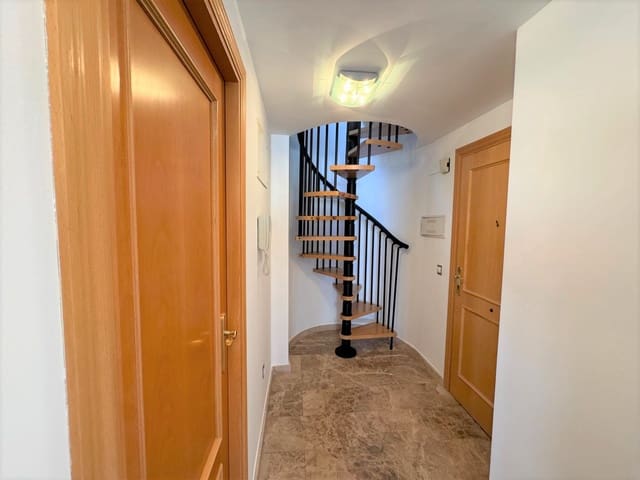 2 makuuhuone Kattohuoneisto myytävänä paikassa Dénia - 365 000 € (Ref: 9543149)