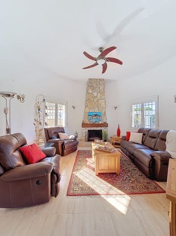 3 makuuhuone Huvila myytävänä paikassa Pego mukana uima-altaan - 395 000 € (Ref: 9606669)