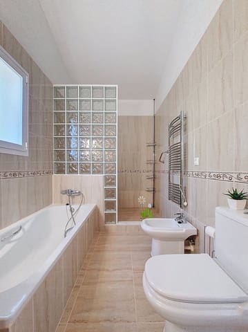 3 soveværelse Villa til salg i Pego med swimmingpool - € 395.000 (Ref: 9606669)