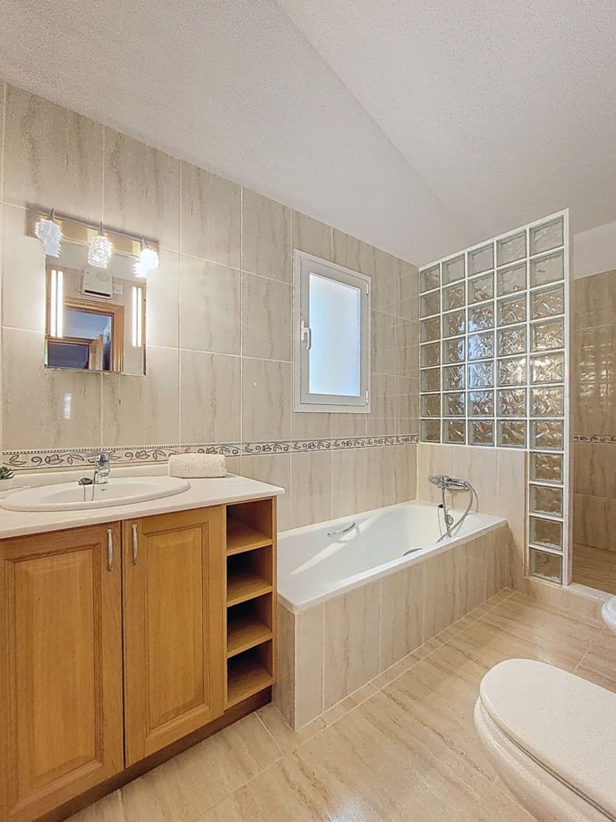 Chalet de 3 habitaciones en Pego en venta con piscina - 395.000 € (Ref: 9606669)