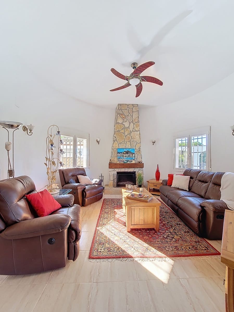 Chalet de 3 habitaciones en Pego en venta con piscina - 395.000 € (Ref: 9606669)