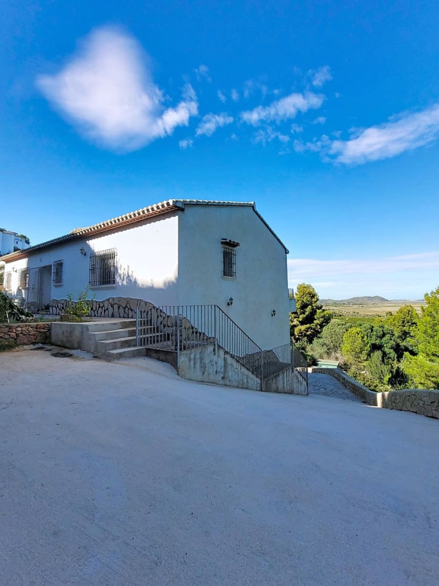 Chalet de 3 habitaciones en Pego en venta con piscina - 395.000 € (Ref: 9606669)