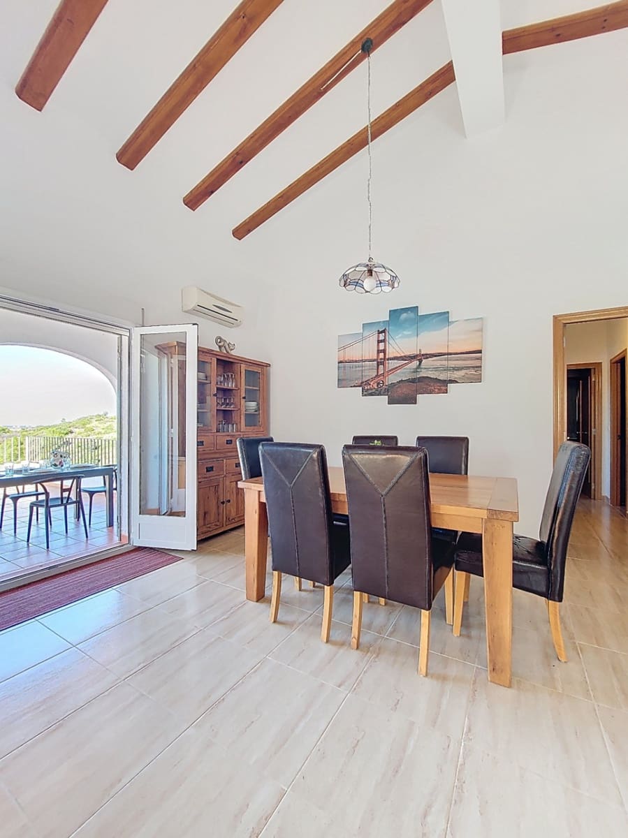 Chalet de 3 habitaciones en Pego en venta con piscina - 395.000 € (Ref: 9606669)