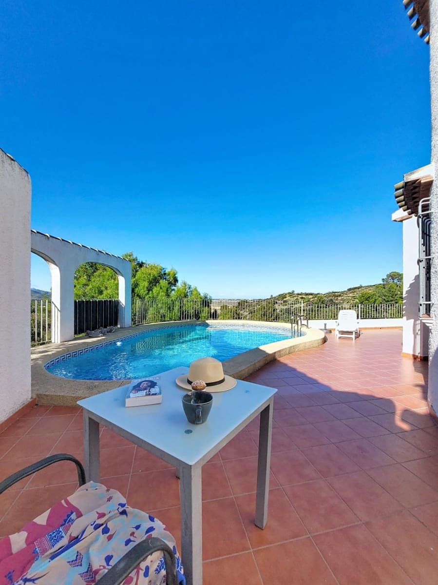 Chalet de 3 habitaciones en Pego en venta con piscina - 395.000 € (Ref: 9606669)