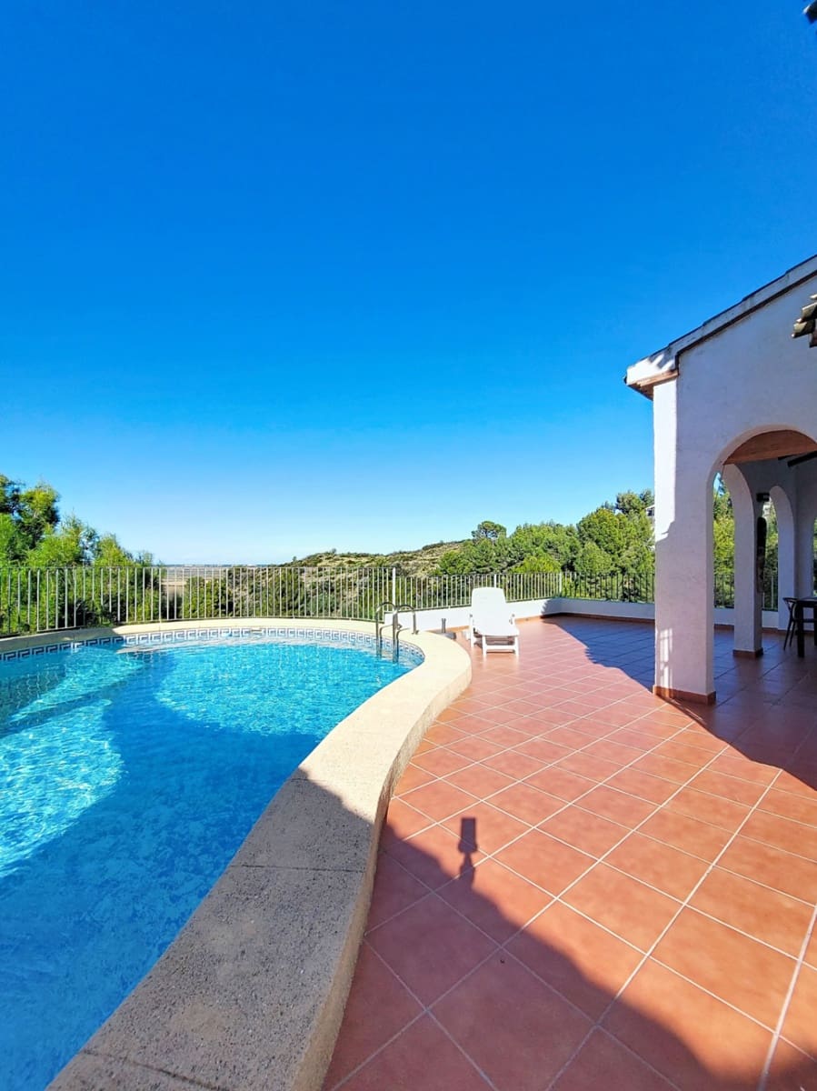 Chalet de 3 habitaciones en Pego en venta con piscina - 395.000 € (Ref: 9606669)