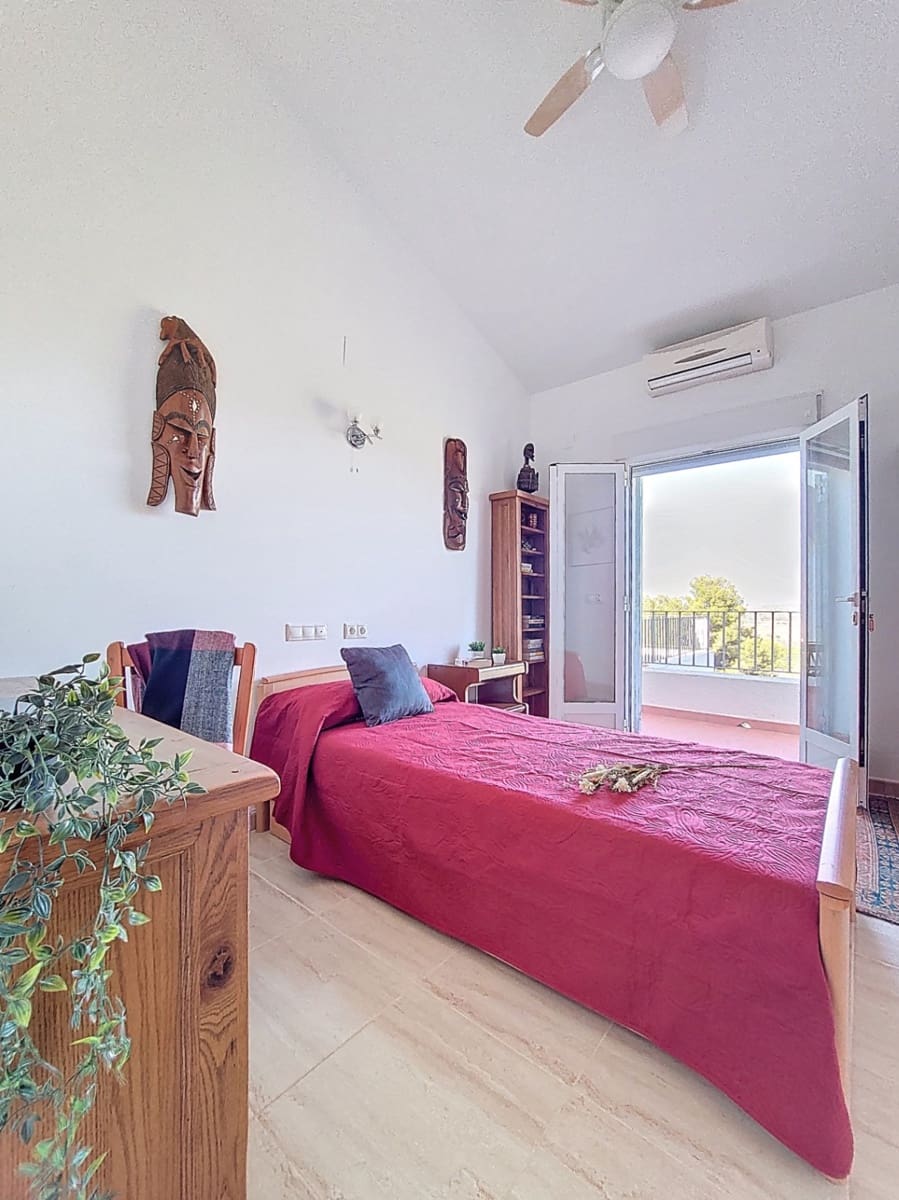 Chalet de 3 habitaciones en Pego en venta con piscina - 395.000 € (Ref: 9606669)