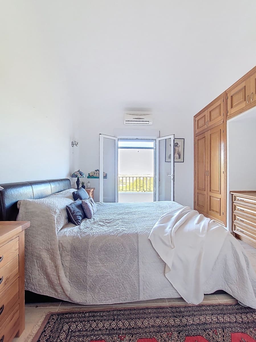 Chalet de 3 habitaciones en Pego en venta con piscina - 395.000 € (Ref: 9606669)