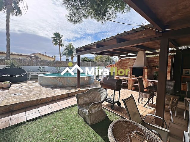 3 sovrum Villa till salu i Dénia med pool - 659 000 € (Ref: 9606670)
