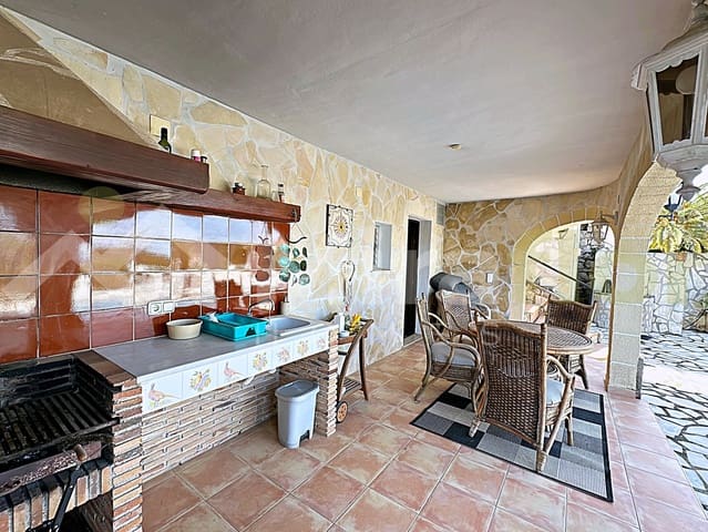 3 quarto Moradia para venda em Dénia com piscina - 565 000 € (Ref: 9606671)