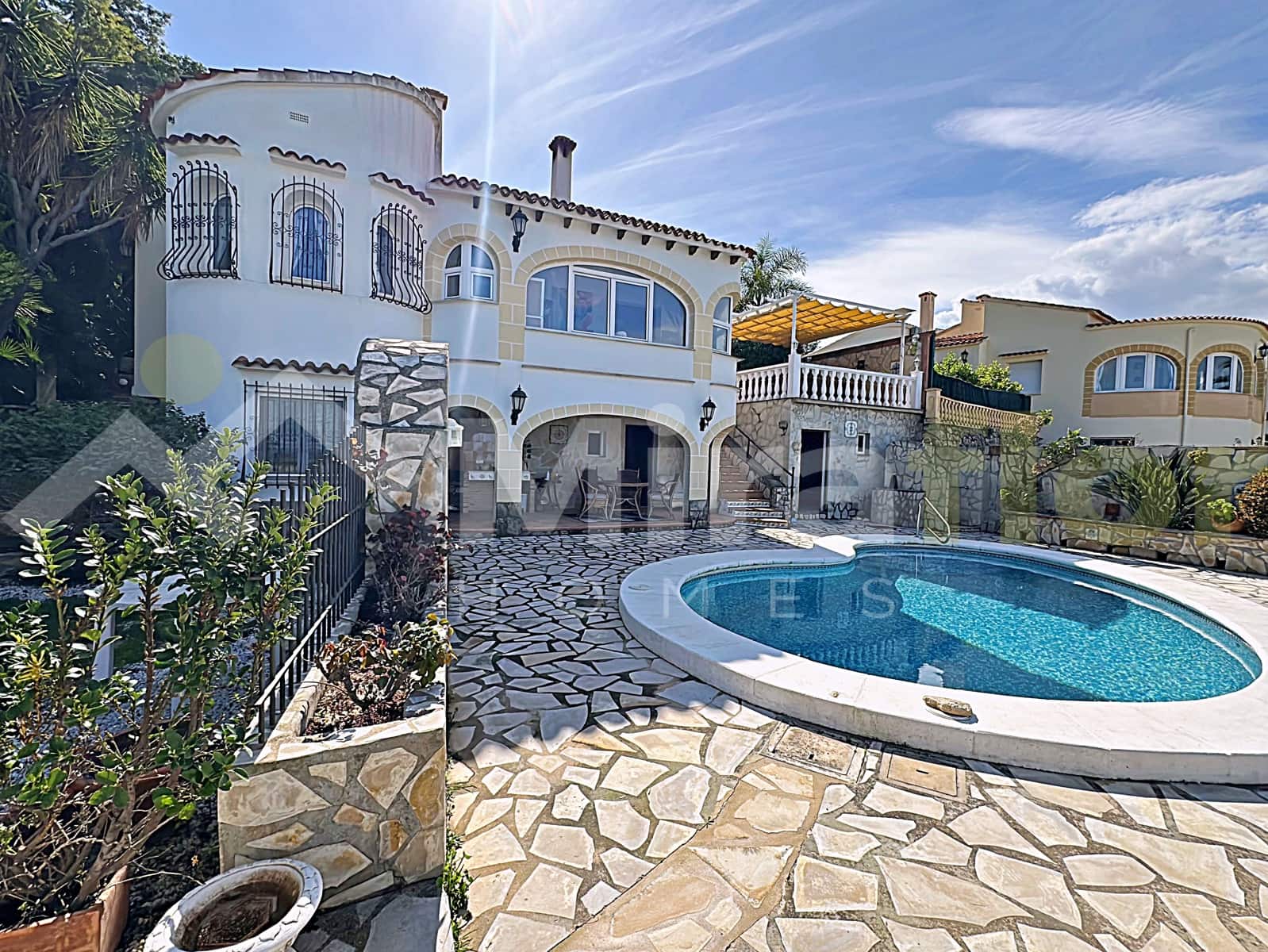 3 bedroom Villa for sale in Denia with pool - € 565,000 (Ref: 9606671)