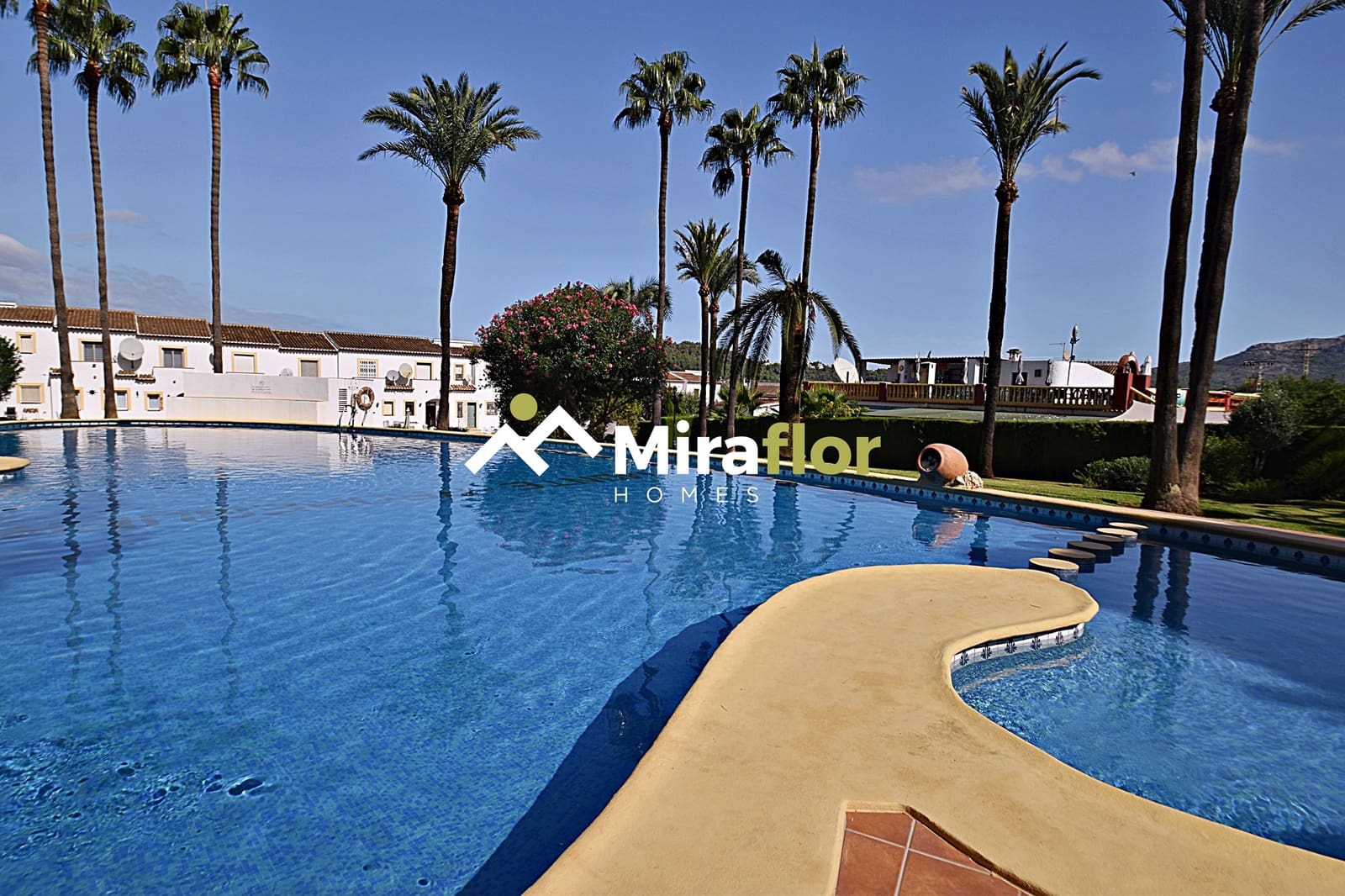 3 bedroom Townhouse for sale in Pedreguer with pool - € 315,000 (Ref: 9606674)