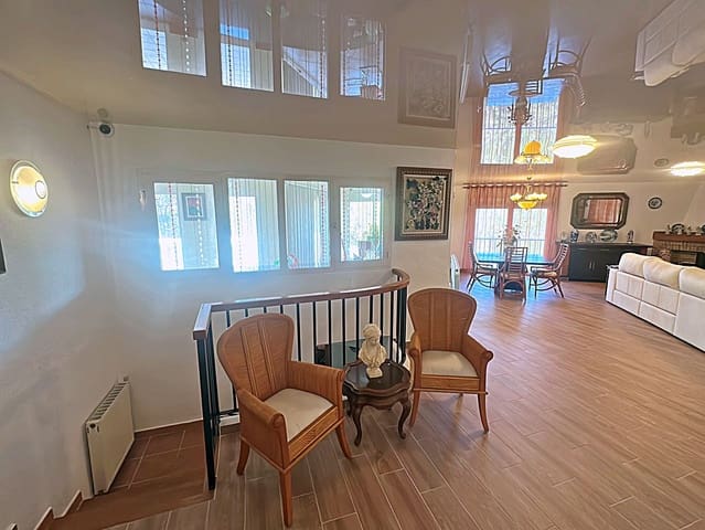 4 soveværelse Villa til salg i Dénia med swimmingpool - € 589.000 (Ref: 9606685)