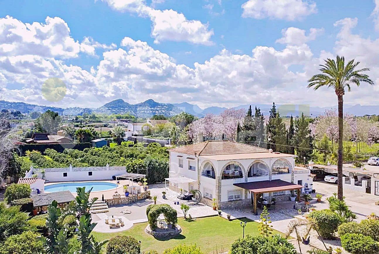 6 bedroom Villa for sale in La Xara with pool - € 695,000 (Ref: 9622907)