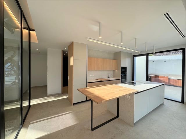 Chalet de 4 habitaciones en Dénia en venta con piscina - 1.550.000 € (Ref: 9679674)