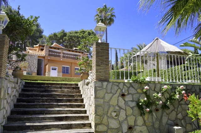 4 bedroom Villa for sale in Dénia with pool - € 750,000 (Ref: 9679683)